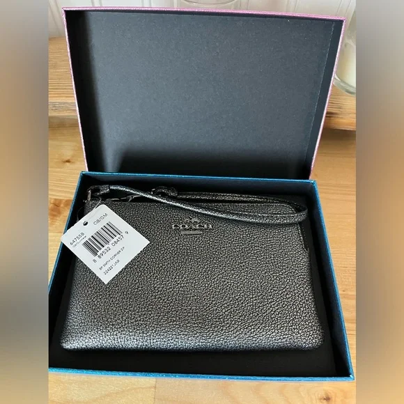 Coach Corner Zip Wristlet- NWT - Picture 2 of 9